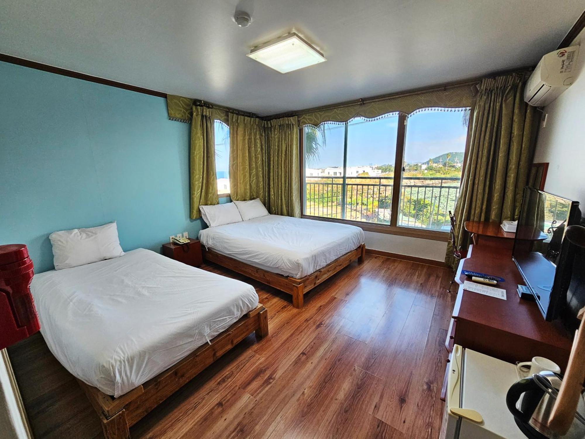Sea Cliff Hotel Jeju Habitación foto