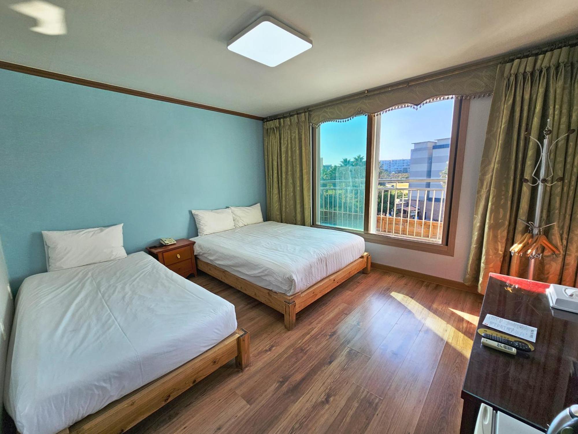 Sea Cliff Hotel Jeju Habitación foto