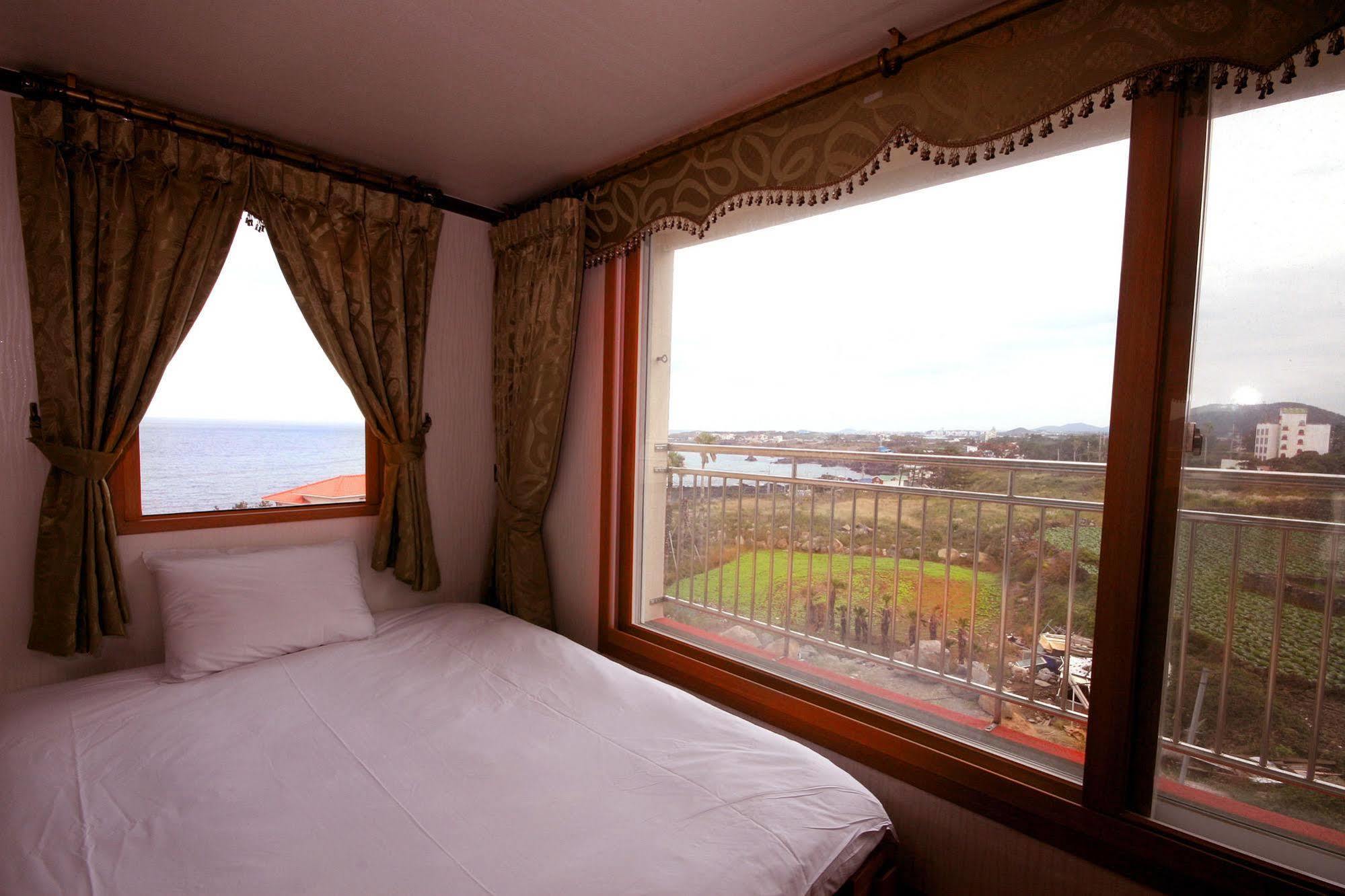 Sea Cliff Hotel Jeju Exterior foto